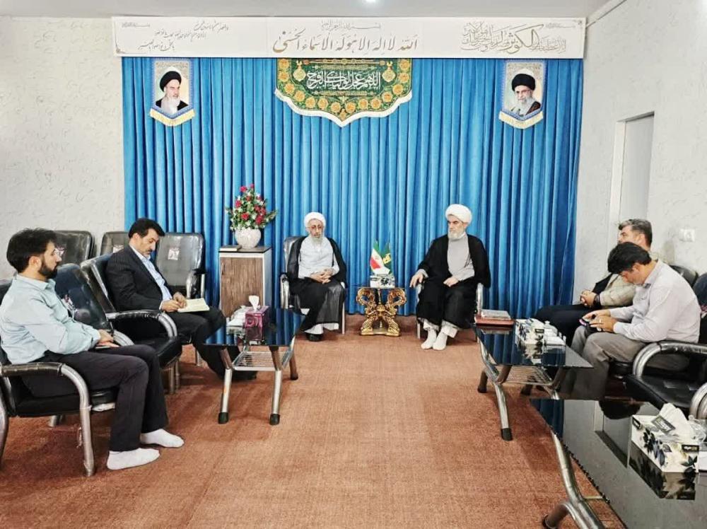 نشست ریاست نهاد مقام معظم رهبری در دانشگاه‌های استان با امام جمعه و رئیس مرکز آموزش عالی فنی مهندسی بوئین زهرا